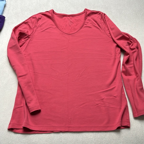 L.L. Bean Long Sleeve V- Neck Tees. Set of 3. Size M - Picture 3 of 8